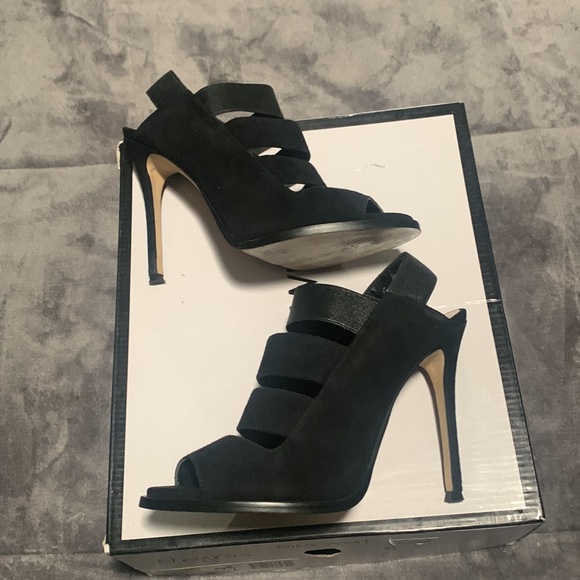 Heels - Picture 2 of 8